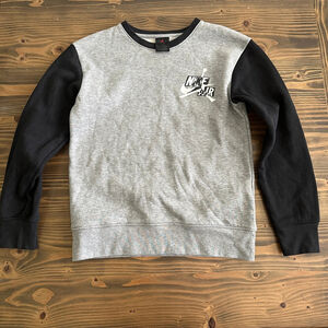 Boys Jordan Grey Black Crewneck Sweatshirt Size M 10-12 Nike Air Jumpman Graphic